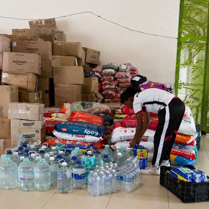 Cartago recibe ayudas destinadas a las familias afectadas por el fuerte sismo.