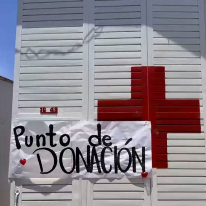 Cruz Roja recibe ayudas humanitarias en su centro de acopio para las personas afectadas por el sismo.