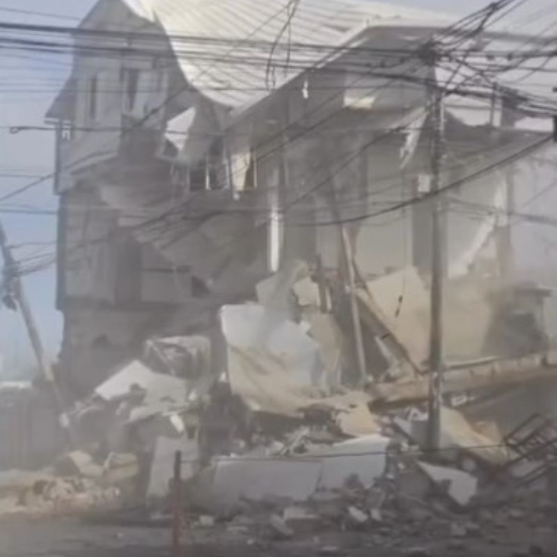 Vivienda de tres pisos colapsada en Pereira, en la calle 26 entre carreras 10 y 11.