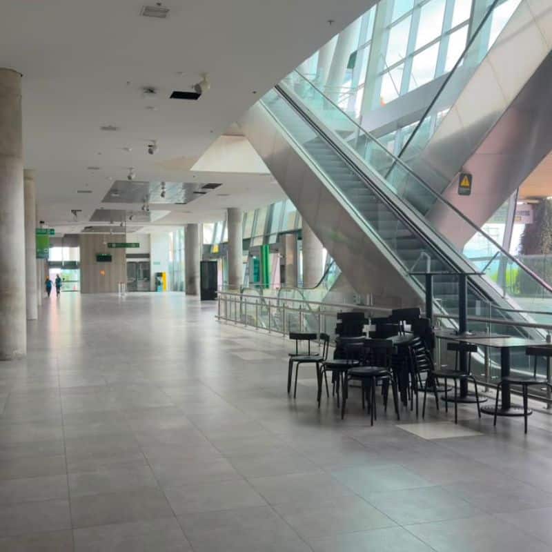 Aeropuerto Internacional Matecaña durante las labores de reparación de su terminal de pasajeros tras el sismo.