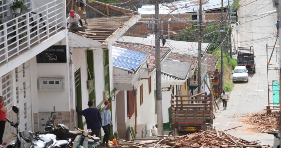 Gobernación del Valle impulsa la recuperación de casas dañadas por el terremoto.