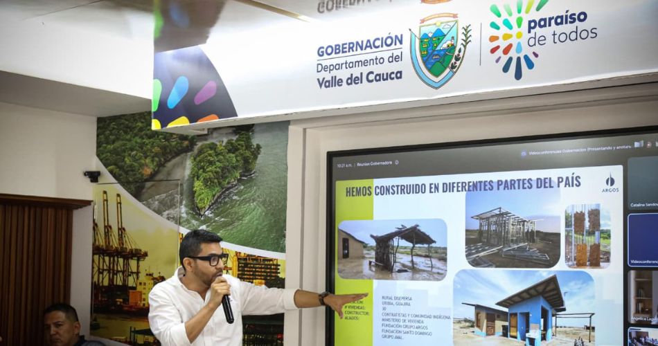 Julián Otalvaro presenta propuesta de viviendas para familias afectadas en Argelia Valle del Cauca