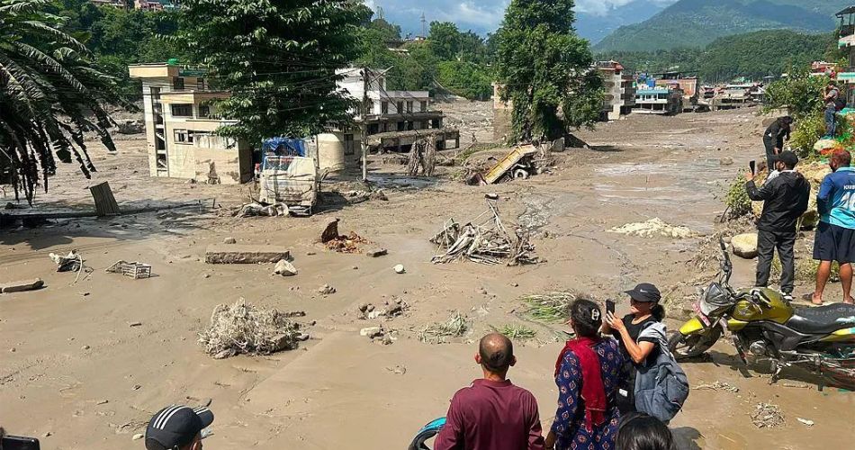 Deslizamiento entre Nepal y Tíbet dejó lodo, escombros y edificaciones afectadas en la zona de la emergencia
