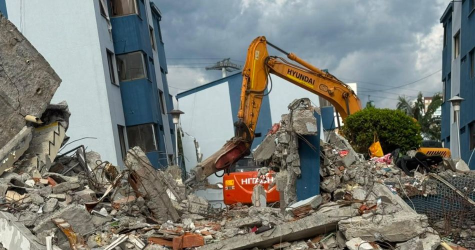 Pereira avanza con la recolección de escombros mediante maquinaria utilizada en las zonas intervenidas.