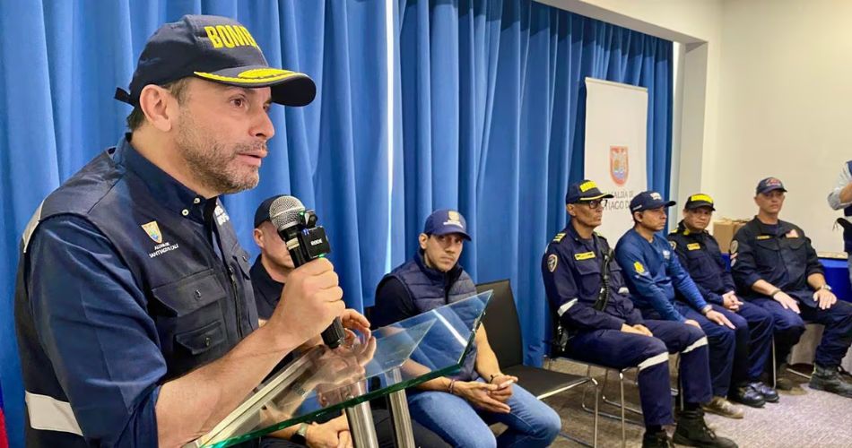 Alcalde Alejandro Eder informa el balance de víctimas y familias damnificadas por el terremoto en Cali.