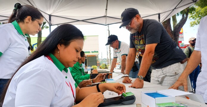 Megabús cambia Megatarjetas durante la atención a usuarios en los puntos habilitados