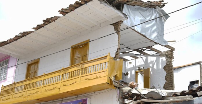 Gobernación del Valle impulsa reconstrucción de viviendas afectadas por el terremoto en Versalles