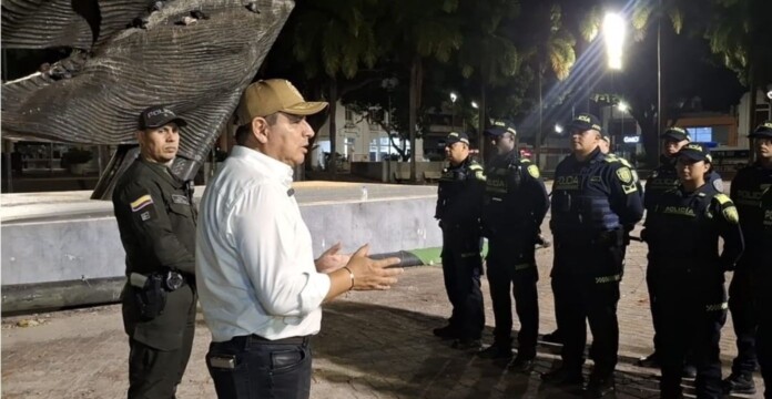 En Pereira refuerzan seguridad con presencia policial durante un operativo nocturno en la ciudad
