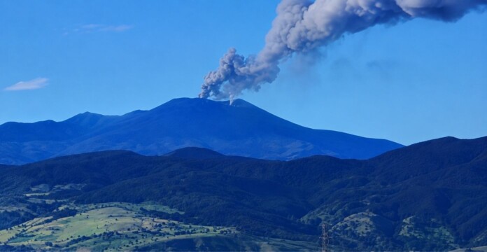 Volcán Puracé registra 58 sismos asociados al fracturamiento de roca en su área de influencia.