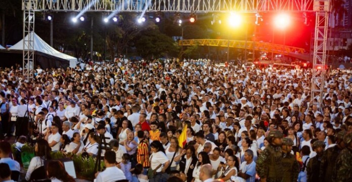 Pereira cumple 163 años durante el acto conmemorativo realizado en la Plaza Cívica Ciudad Victoria.