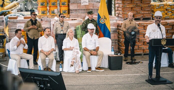 Reconstrucción del Valle del Cauca con entrega de materiales y viviendas para familias damnificadas.