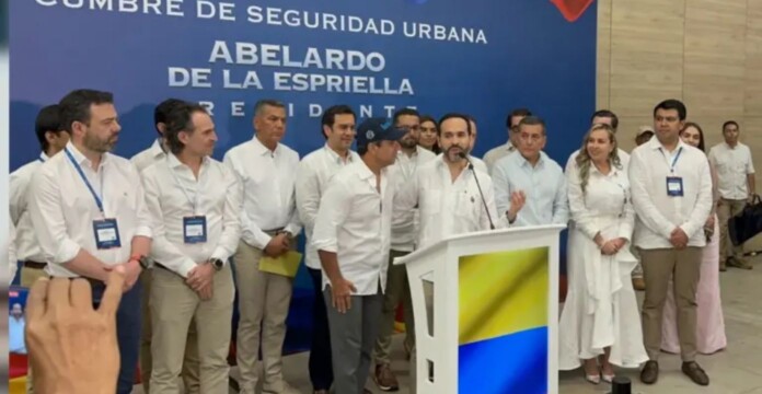De la Espriella encabezó el primer consejo regional de seguridad en Cali