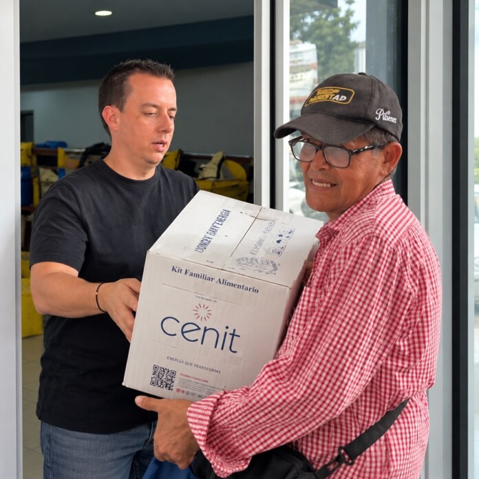 En Cartago entregan ayudas económicas a comerciantes afectados por el sismo del 10 de agosto.