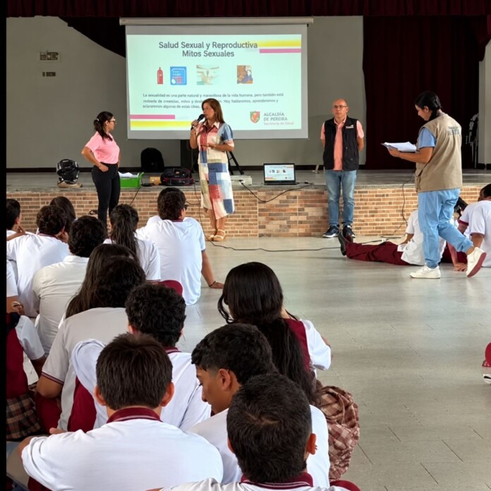 Semana Andina previene embarazos de adolescentes en la Institución Educativa Sor María Juliana.