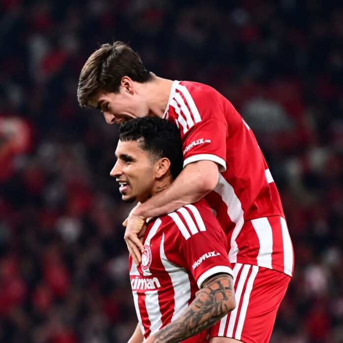 Gustavo Puerta brilló en su estreno con Olympiacos y marcó un gol