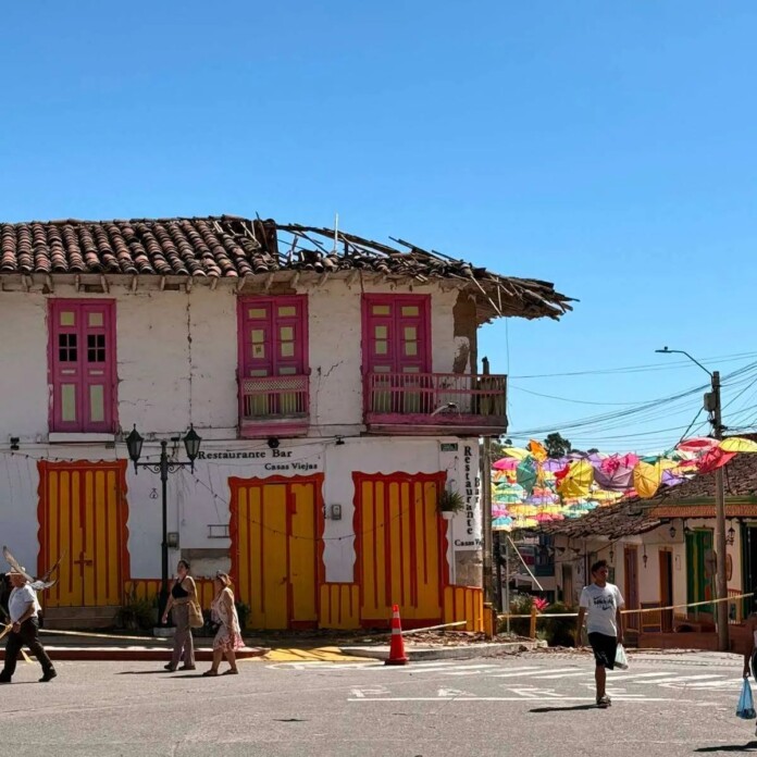 Salento enfrenta daños del sismo en una vivienda de arquitectura tradicional