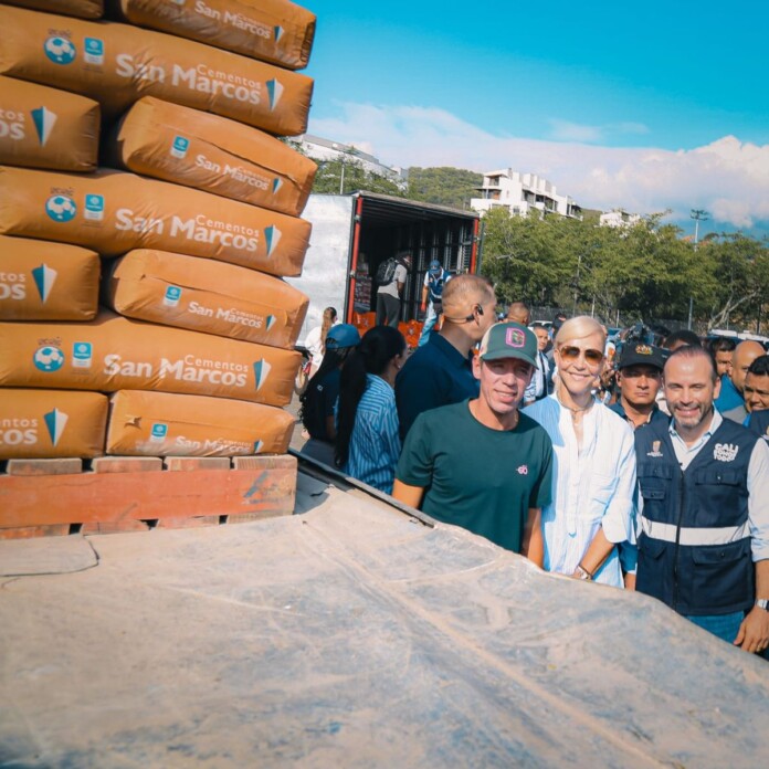 Rigoberto Urán lleva ayudas al Valle del Cauca para apoyar a familias damnificadas por el terremoto