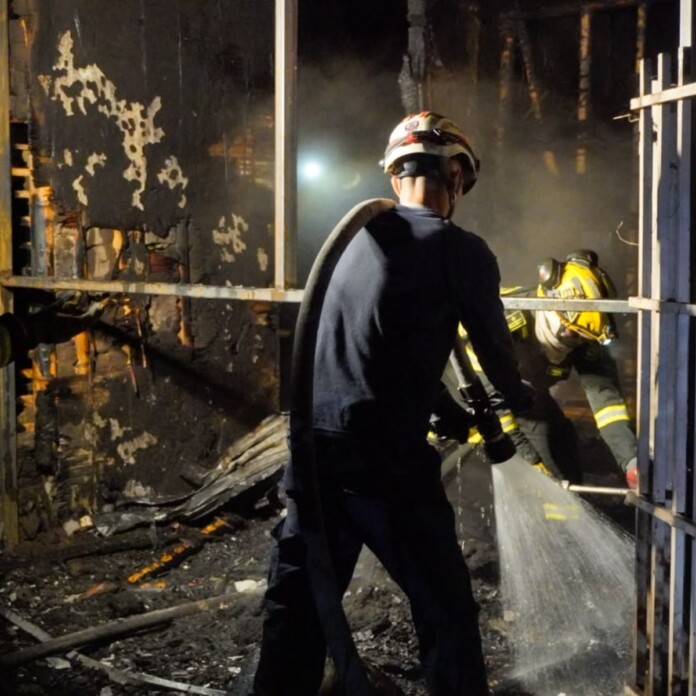 Incendio en Arabia afectó una vivienda de dos pisos en el corregimiento.