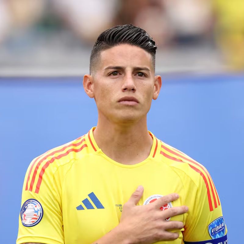 James Rodríguez confirma su adiós a la Selección Colombia mientras luce la camiseta tricolor.