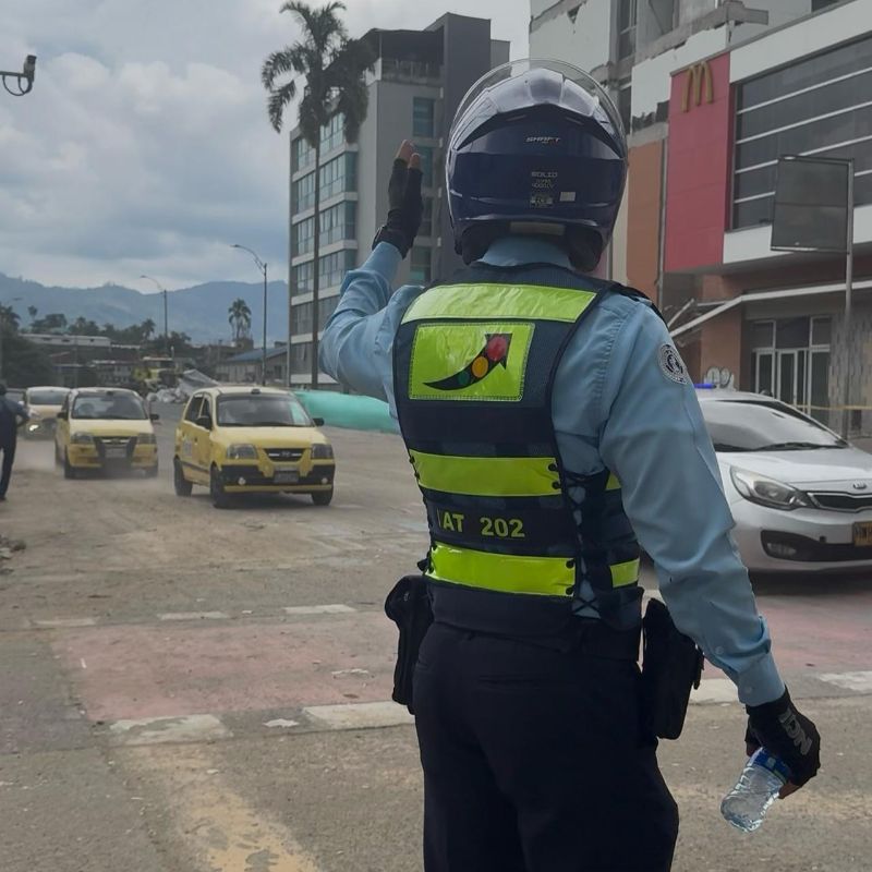 Instituto de Movilidad de Pereira rechaza agresión contra agente de tránsito en La Villa.