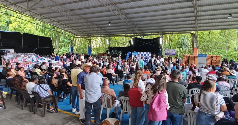 Reconstrucción del Valle mediante viviendas rurales nuevas con modelo industrializado.