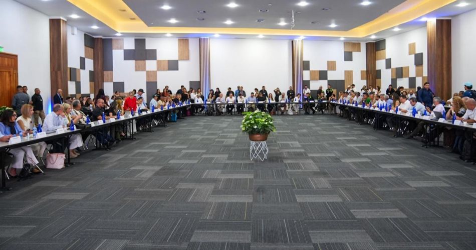 Reunión sobre ayudas para las familias afectadas por la emergencia en Pereira