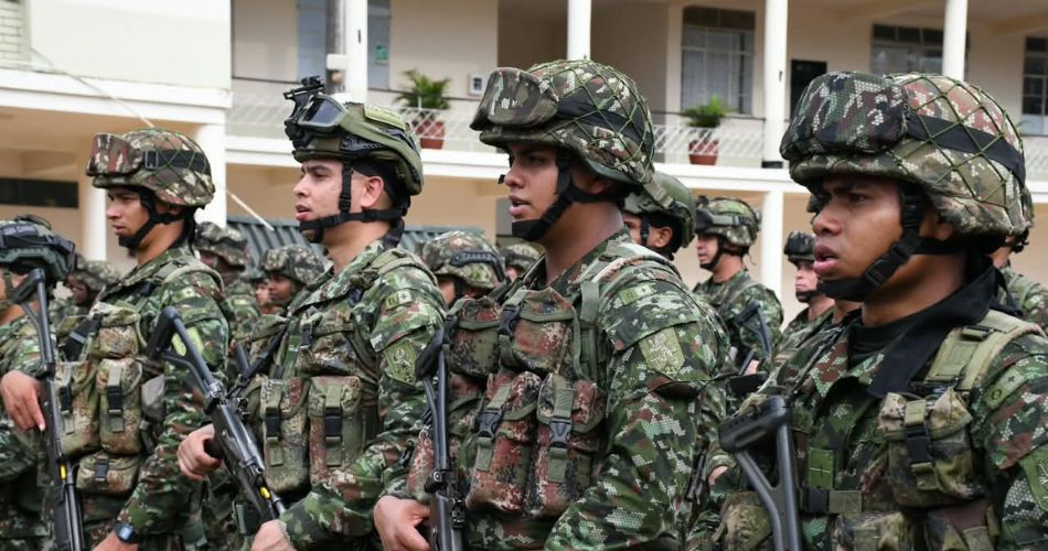 Tropas del Ejército formadas durante una jornada de fortalecimiento de la seguridad regional.