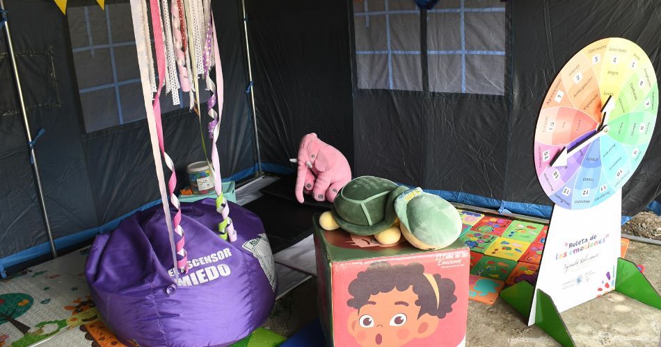 Albergues escolares adaptados con carpas para continuar las clases en Roldanillo