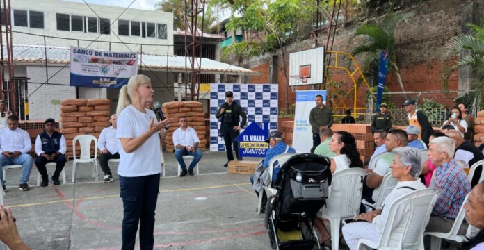 La reconstrucción del Valle con entrega de certificados para viviendas nuevas y mejoramientos