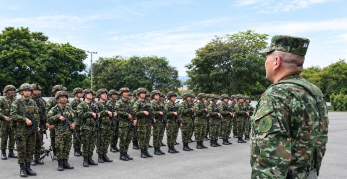 300 soldados llegan al sur del Valle del Cauca durante una formación militar.