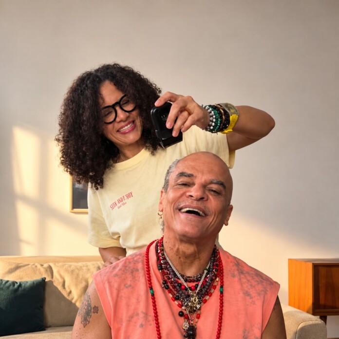 El Pibe Valderrama muestra su característica melena rubia en una fotografía del exfutbolista colombiano.