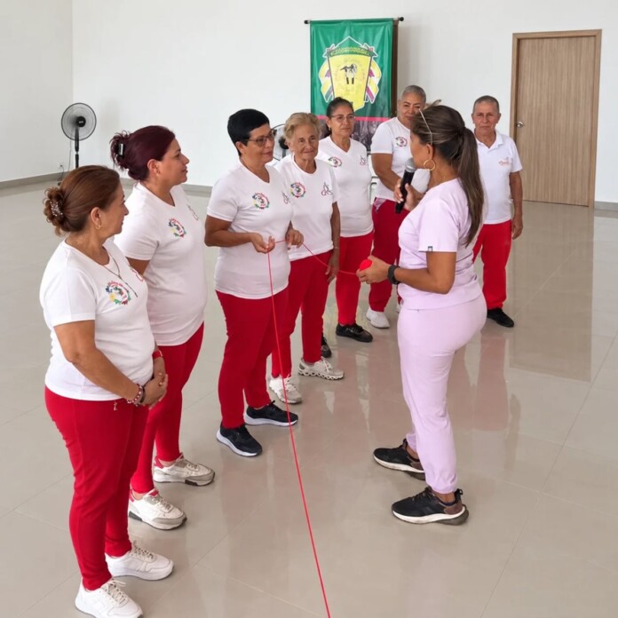 Adulto Mayor en Movimiento durante una jornada con el grupo Mis Mejores Años en Cartago.