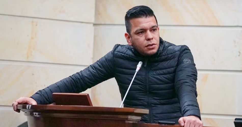 Jota Pe Hernández mantiene pendiente su situación política antes de una eventual llegada al Partido Republicano.