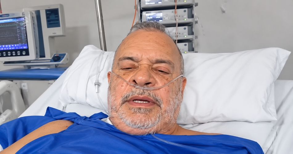 Abelardo de la Espriella Juris, padre del presidente, durante su recuperación en un centro médico.