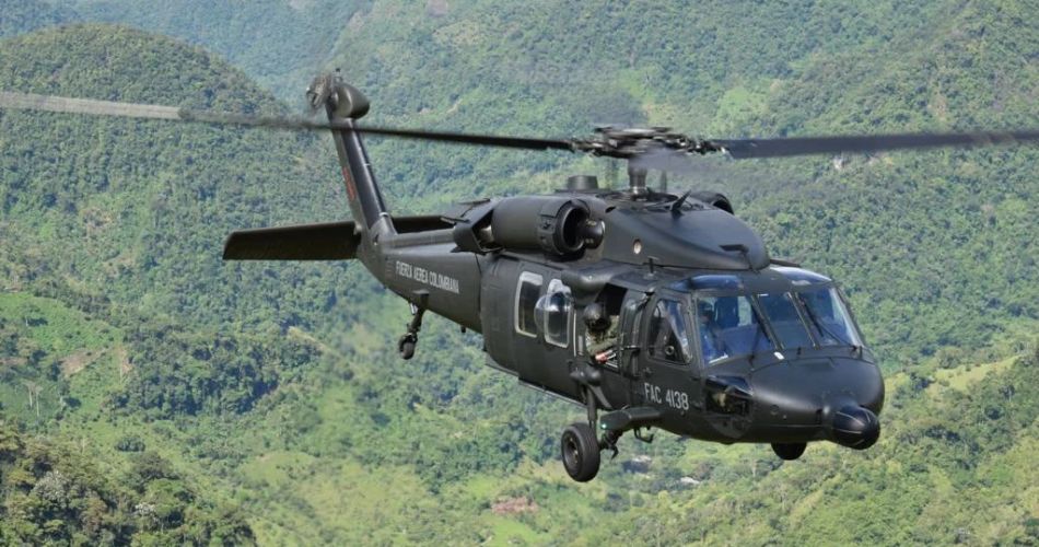 Helicóptero militar UH-60 Black Hawk del Ejército involucrado en un accidente durante operaciones de abastecimiento y transporte de personal.