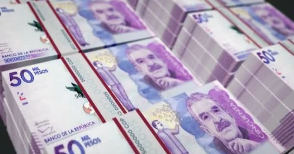 Billetes colombianos de diferentes denominaciones ilustran los recursos del Presupuesto de 2027 destinados al Valle del Cauca.