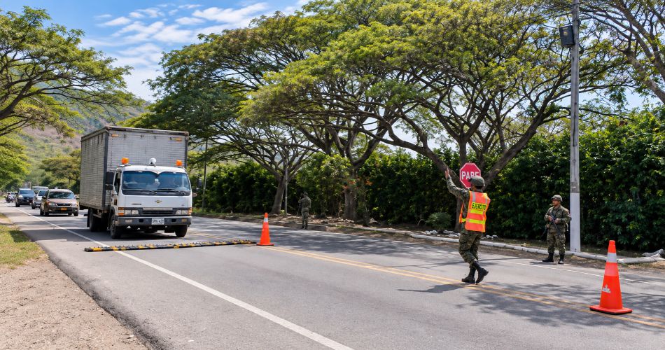 Policía y Ejército vigilarán las vías del Valle del Cauca durante el puente festivo con controles terrestres y vigilancia aérea.