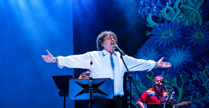 Murió el cantautor durante una presentación musical frente a su público
