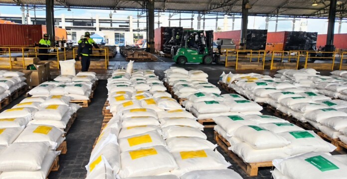 Incautan toneladas de cocaína mezclada con panela durante una inspección de la Policía Nacional en Cartagena.