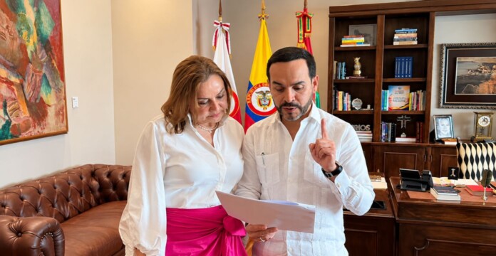 El presidente de Colombia pidió revertir el aumento del precio de la gasolina para octubre.